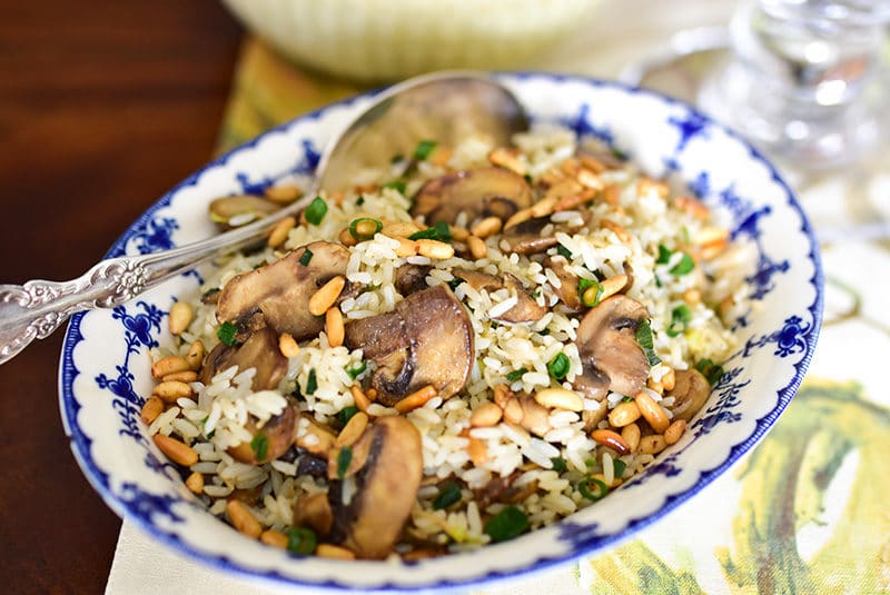 Cinnamon rice with mushrooms and pine nuts
