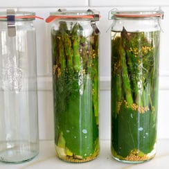 Aspargus pickles in weck jars